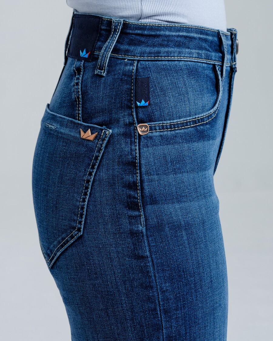 Jnco Vivianite. 28". Hand-Sand Dark Stone.